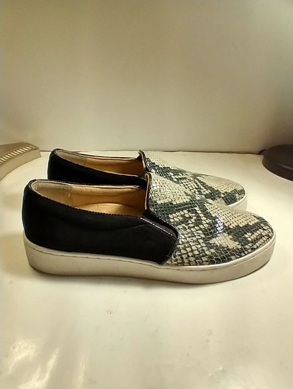 Vionic Midi Snake Print Slip On Sneakers Shoes Women's sz 7.5.